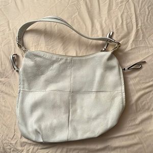 Leather shoulder bag with 2 large external pockets